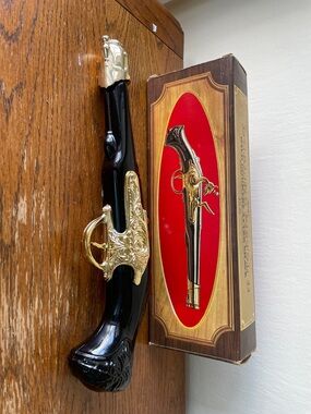 Avon dueling pistol aftershave bottle